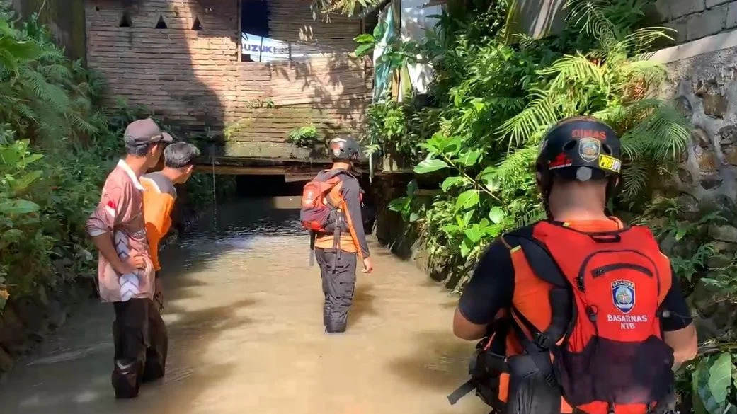 Balita Empat Tahun Hanyut di Selokan Perumahan Rinjani Permai, Tim SAR Gabungan Intensifkan Pencarian di Lombok Tengah