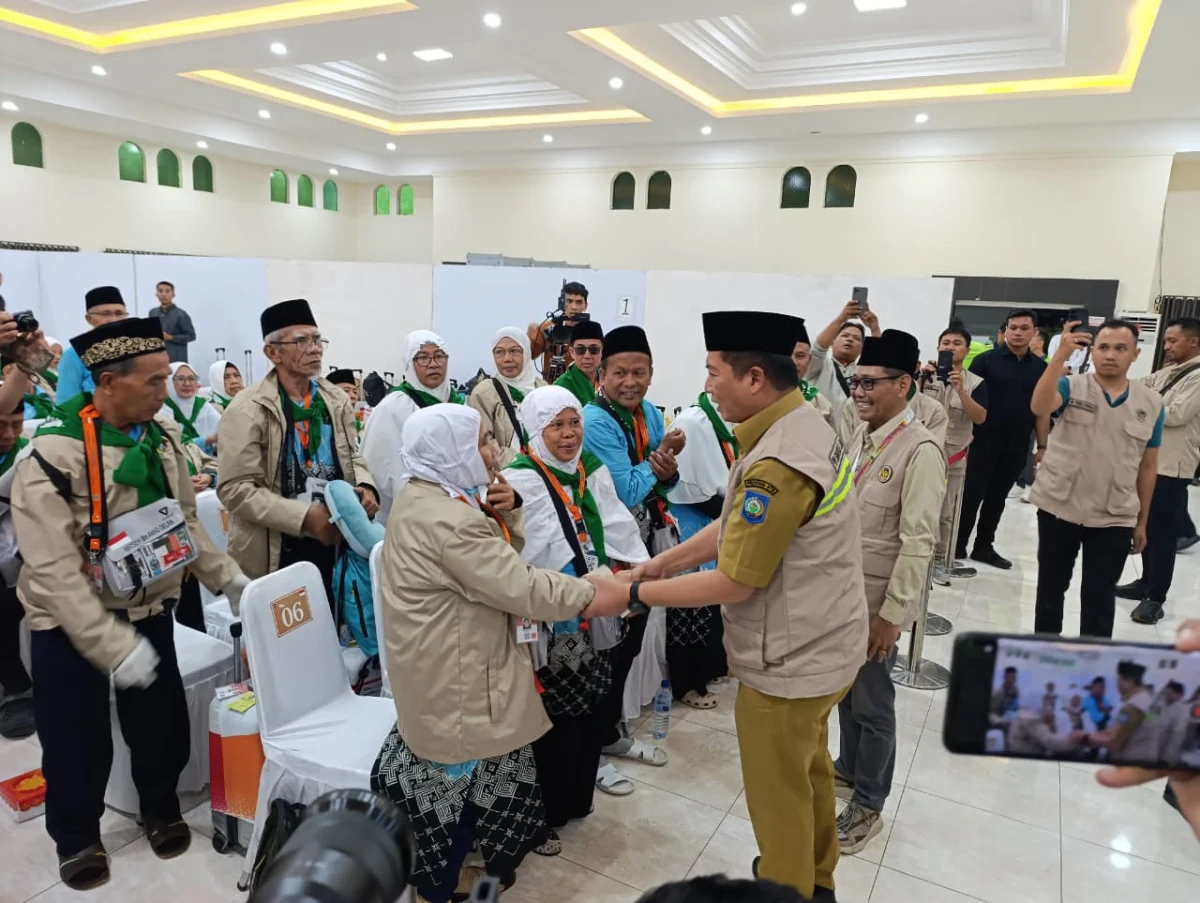 Gubernur NTB Lepas 393 Jemaah Haji Kloter Pertama Asal Lombok Timur Menuju Tanah Suci Mekah