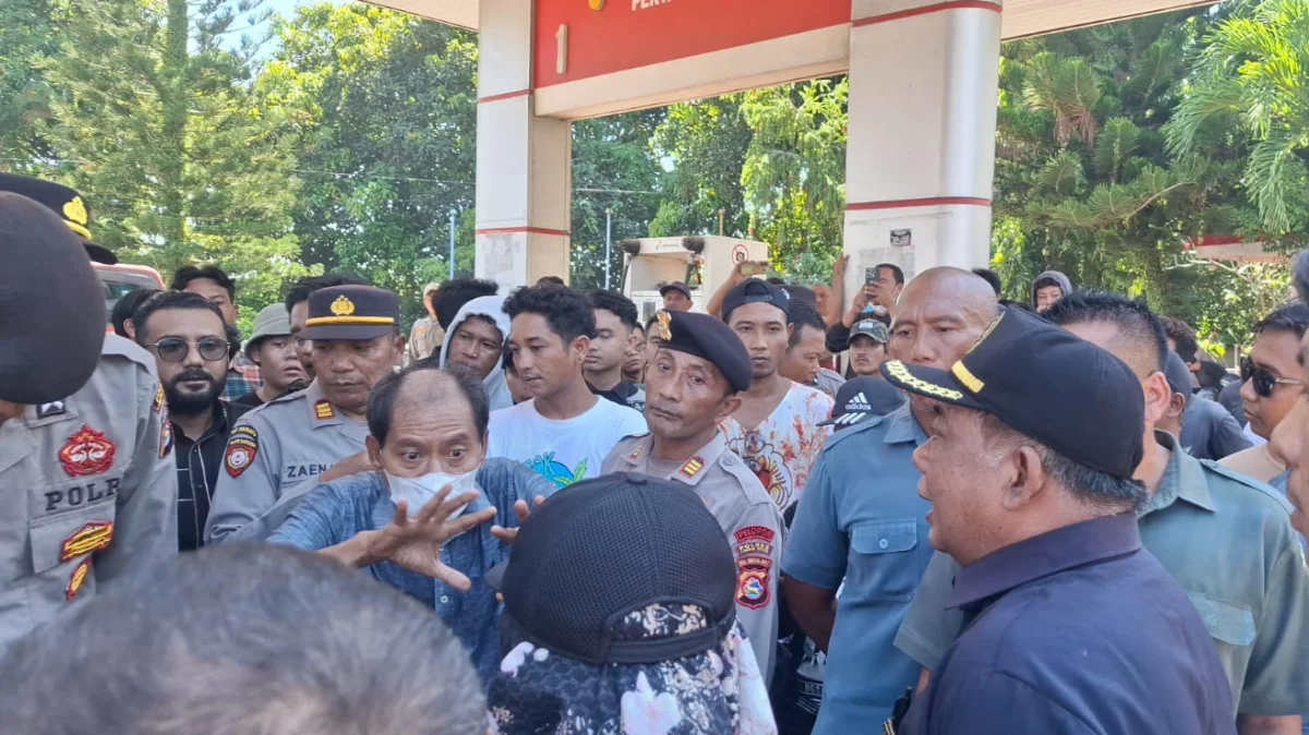 Pengadilan Negeri Mataram Eksekusi Tiga SPBU di Lombok Utara, Diwarnai Protes dan Saling Dorong
