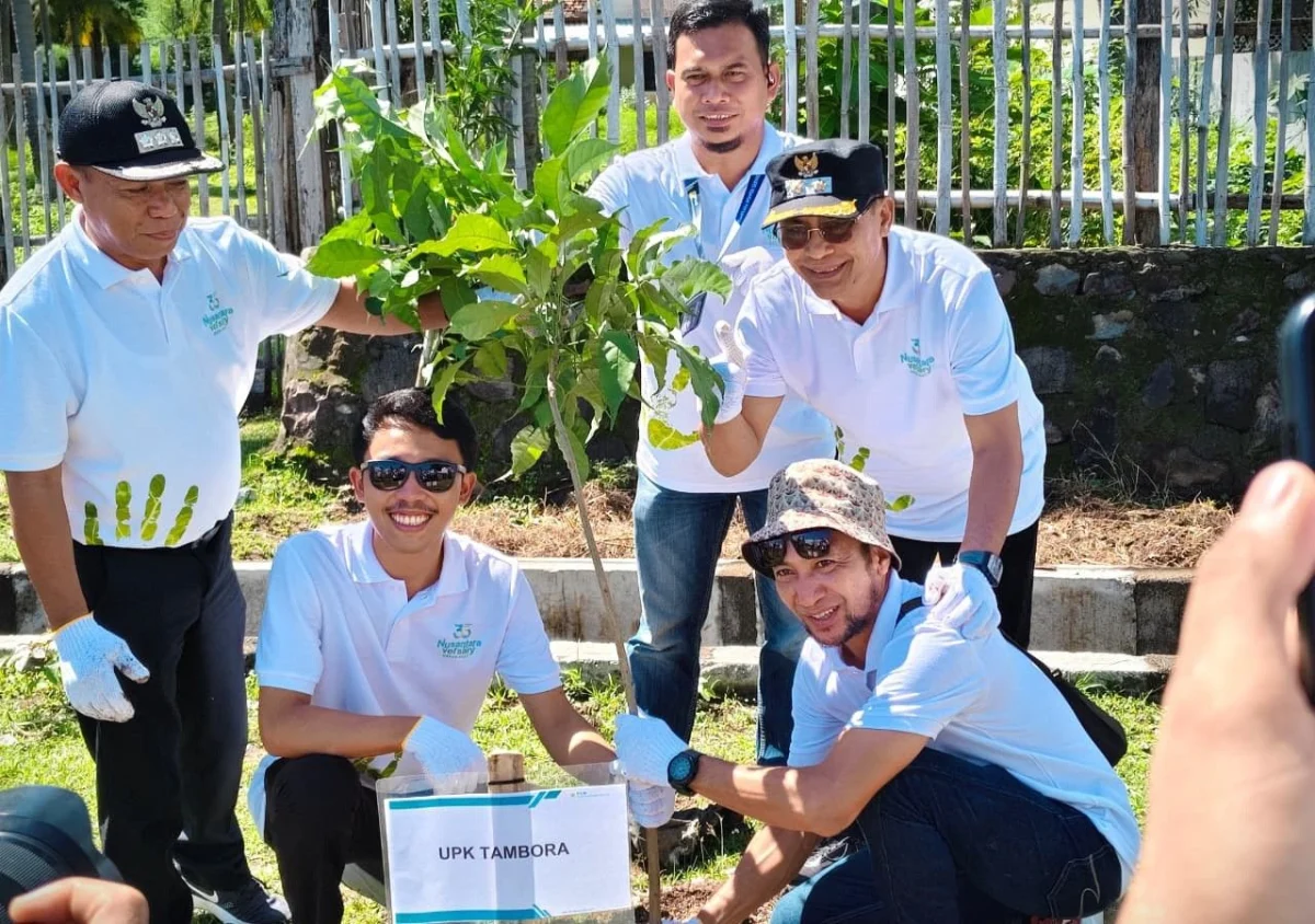 Peringati HPSN di Bulan Ramadan, PLN UIW NTB dan Pemkot Bima Hijaukan Pantai Kolo