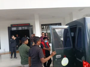 Mantan Bupati Lombok Tengah M. Suhaili FT Dieksekusi ke Penjara dalam Kasus Penipuan, Perjalanan Hukum Panjang Berakhir Inkrah