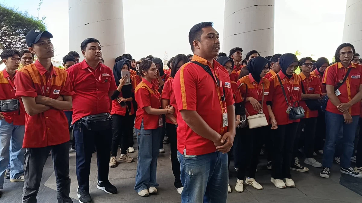 Ratusan Karyawan Alfamart Minta Bupati Loteng Batalkan Penutupan Gerai: Cari Kerja Sulit Pak