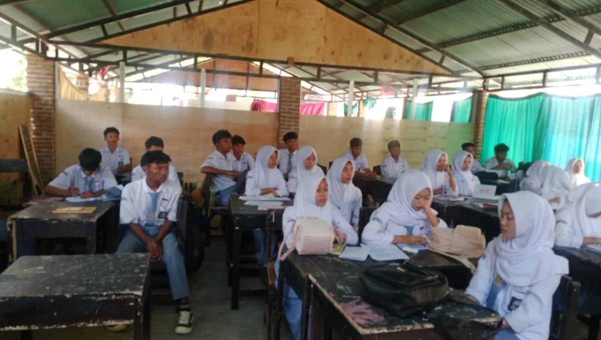 Krisis Infrastruktur Melanda SMAN 1 Gunungsari: Ribuan Siswa Terancam Belajar di Ruang Darurat Akibat Bangunan Lapuk