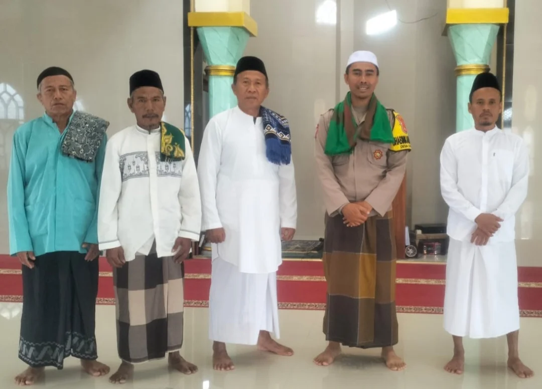 Aipda Lalu Satya: Bhabinkamtibmas Lelede Gunakan Mimbar Jumat Sampaikan Pesan Kamtibmas, Dipuji sebagai Pendekatan Humanis Efektif oleh Polda NTB