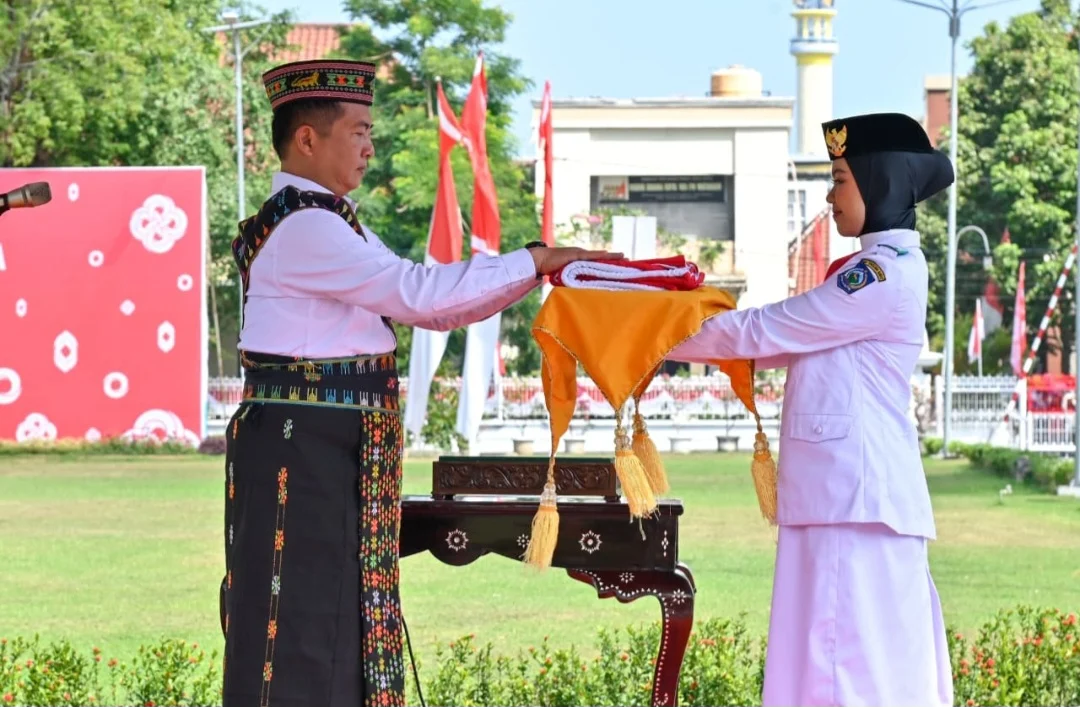 Gubernur NTB Kenakan Busana Adat Manggarai Barat, Simbol Solidaritas dalam Upacara HUT ke-81 RI