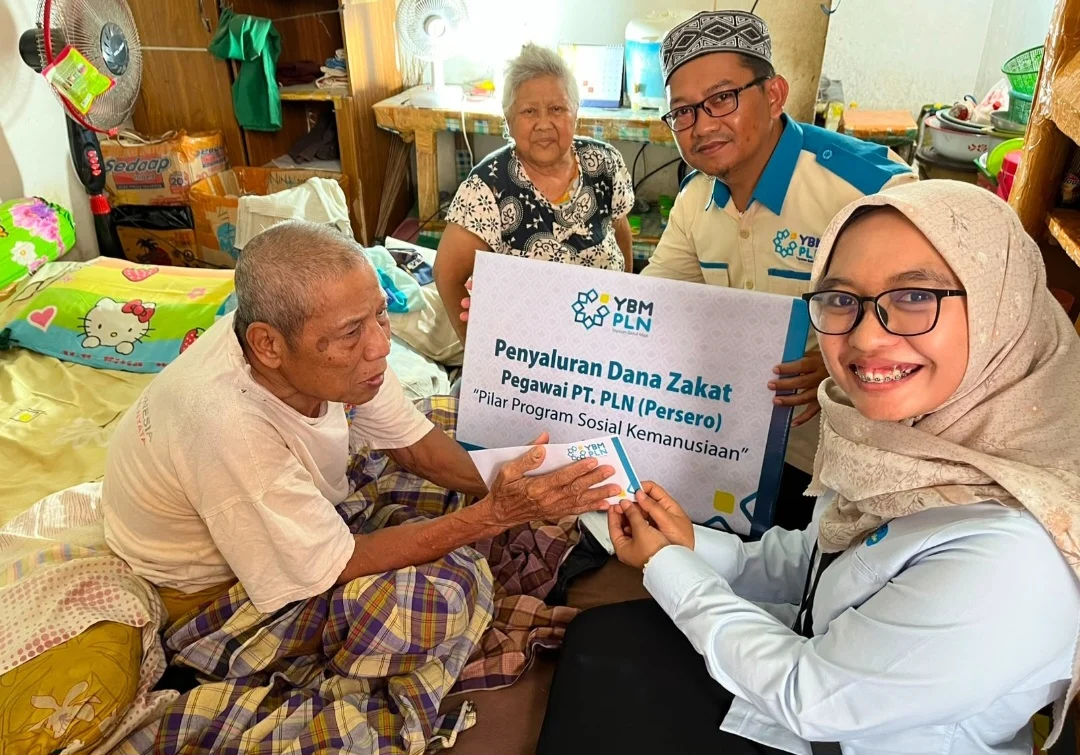PLN UP3 Sumbawa Perkuat Komitmen Pelayanan Melalui Aksi Kepedulian Sosial pada Hari Pelanggan Nasional