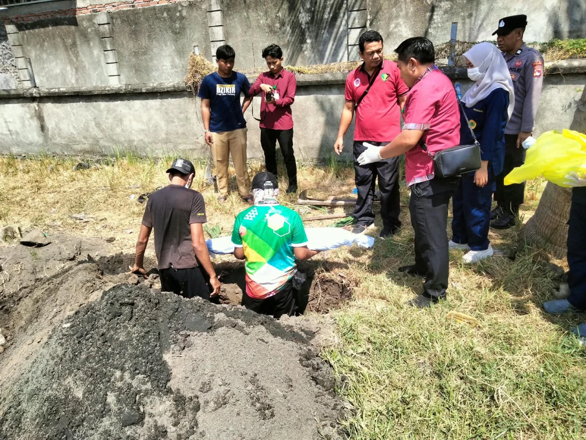 Misteri Identitas Kerangka Manusia di Bukit Argapura: Prosesi Pemakaman dan Langkah Forensik Kepolisian Mengungkap Tabir Kematian di Lingsar
