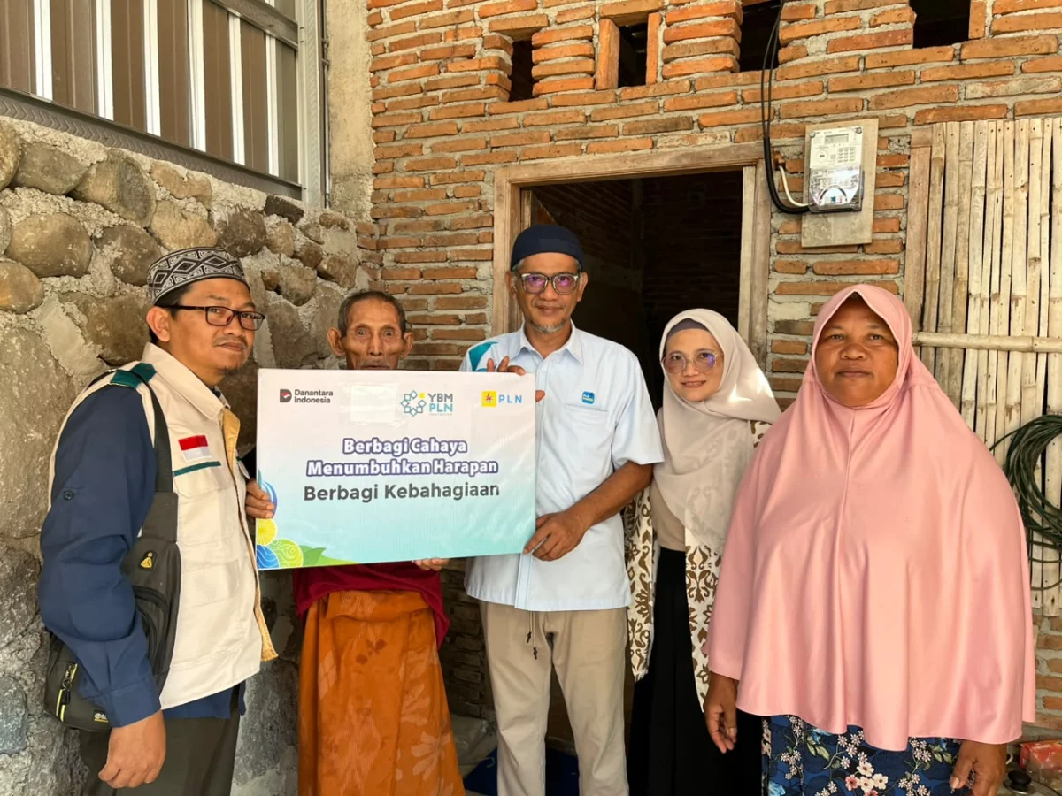 PLN dan YBM Berikan Bantuan Sambungan Listrik Gratis di Sumbawa, Wujudkan Akses Energi Merata di Hari Pelanggan Nasional