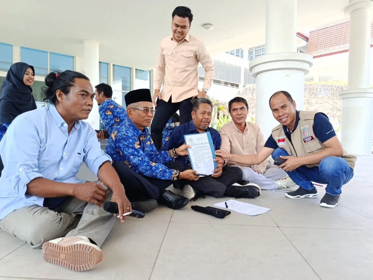 Warga Pengembur dan Tumpak Tuntut Perbaikan Jalan